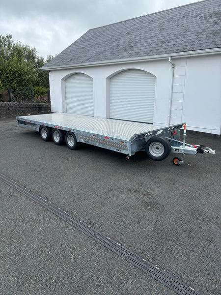 18ft x 7ft Flatbed with sloped headboard